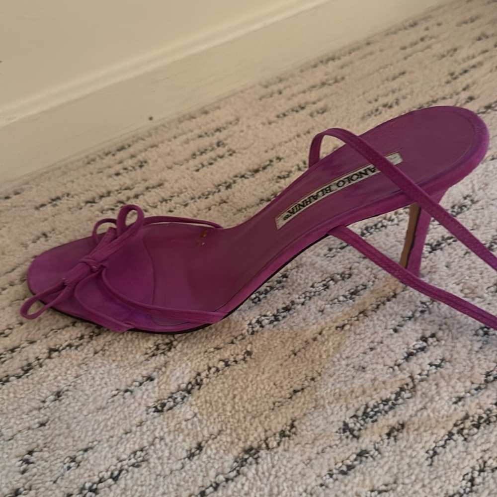 Manolo Blahnik strapy purple suede shoes 37.5